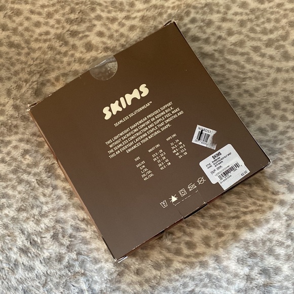 Skims Sculpting Bodysuit - Picture 3 of 8